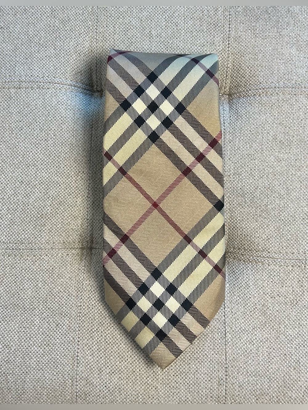Burberry London Men's Tie 100% Silk Nova Check Plaid Necktie Italy 57x3.9”